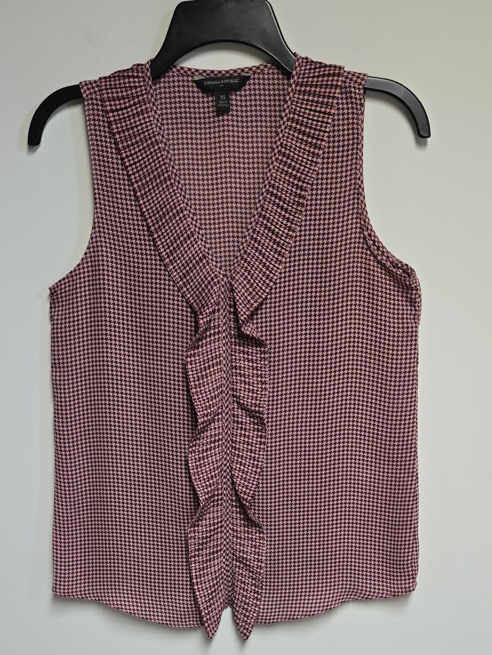 Banana Republic Mauve Houndstooth Ruffle V-Neck Sleeveless Lughtweight XS